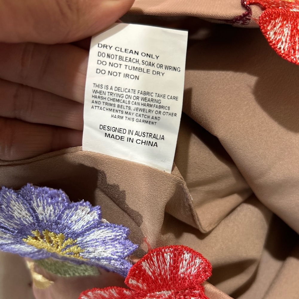 Elliatt 3D floral appliqué Embroidered halter Dress - Picture 5 of 5